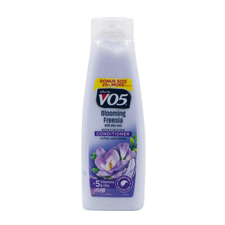 VO5 BLOOMING FREESIA CONDITIONER 15OZ - Beautylicious Canada